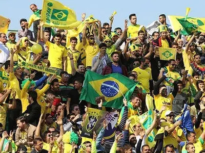 ویدئو: فرمول ساده شادی در برزیل؛ یک توپ و دیگر هیچ