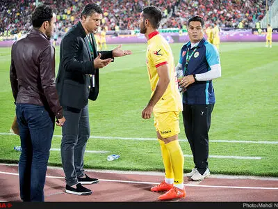 مسابقه فوتبال بین دوتیم پرسپولیس تهران و نفت تهران