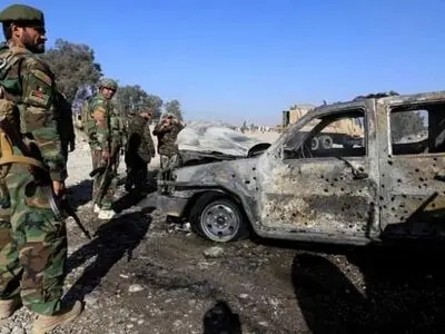 کشته شدن ۱۴ سرباز افغان بر اثر انفجار خودروی بمب‌گذاری شده 


