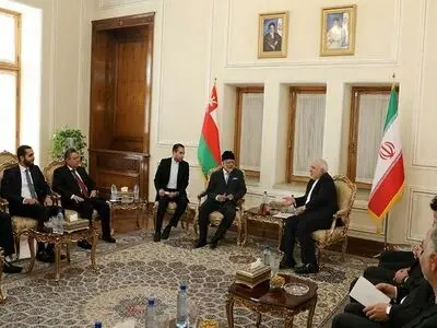 ظریف وبن علوی یؤکدان التعاون لضمان أمن الملاحة والطاقة