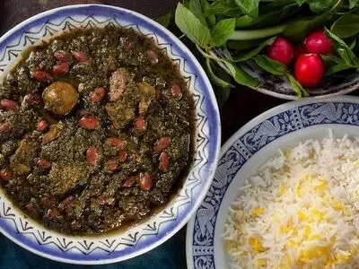 راز ترکیب جادویی سبزی‌ها در قورمه سبزی 