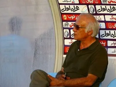 عبدالهی: کادر فنی تیم ملی نمی‌تواند از بین سه میلیون یک دفاع وسط پیدا کند