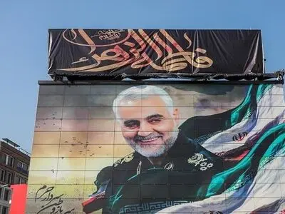 ۲ دیوارنگاره از سردار سلیمانی در تهران نقش می‌بندد 