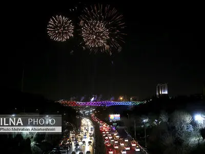 مراسم نورافشانی در پل طبیعت