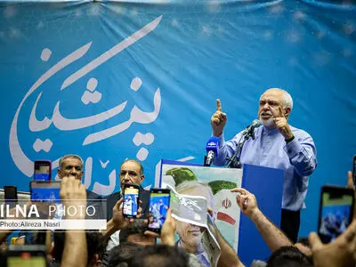 زمان جولان دلالان سیاسی به پایان رسیده است/ مردم ثابت خواهند کرد که اکثریت هستند/ مردم از سرکوب و چماق خسته‌اند