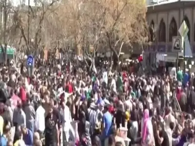هم اکنون حال و هوای بازار تهران در آستانه عید نوروز + فیلم