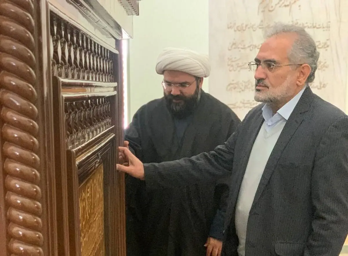 ادای احترام معاون پارلمانی رئیس‌جمهور به مقام شهید سیدحسن مدرس