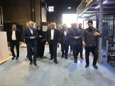 بازدید وزیر کار از واحدهای مشکل‌دار البرز/ روایت کارگرانی که میان تورم و قرارداد موقت گرفتارند+فیلم