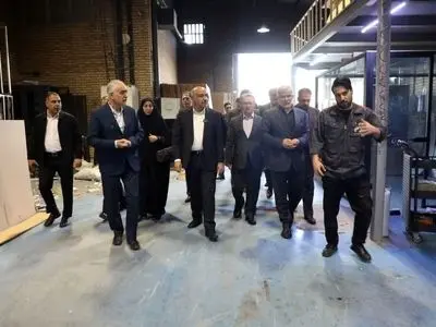 بازدید وزیر کار از واحدهای مشکل‌دار البرز/ روایت کارگرانی که میان تورم و قرارداد موقت گرفتارند+فیلم