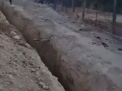 کشف بمب به جا مانده از جنگ گجستان در روستای امیرایوب فارس + فیلم