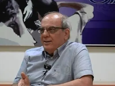 عباس عبدی: اگر شما در داخل ایران نمی‌توانید مردم را جذب کنید، چطوری می‌خواهید در خارج امت‌گرا باشید؟! + فیلم