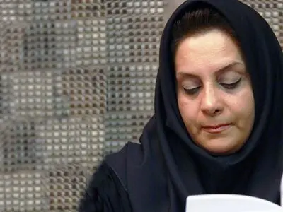 می‌خواهم پشت کارهایم بایستم