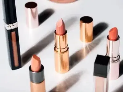 علت تلخی رژلب چیست؟