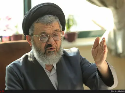 می‌توان با کنارگذاشتن کینه‌ و کدورت‌ها مشکلات جامعه را حل کرد/ در برابر هجمه‌ها راهی جز وحدت نداریم