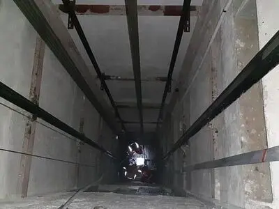 مرگ یک کارگر نوجوان بر اثر سقوط در چاهک آسانسور