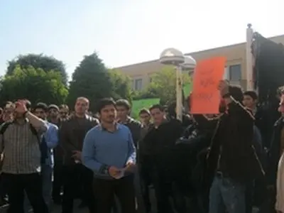 حمایت دانشجویان دانشگاه امام خمینی(ره) قزوین از قربانیان اسید پاشی