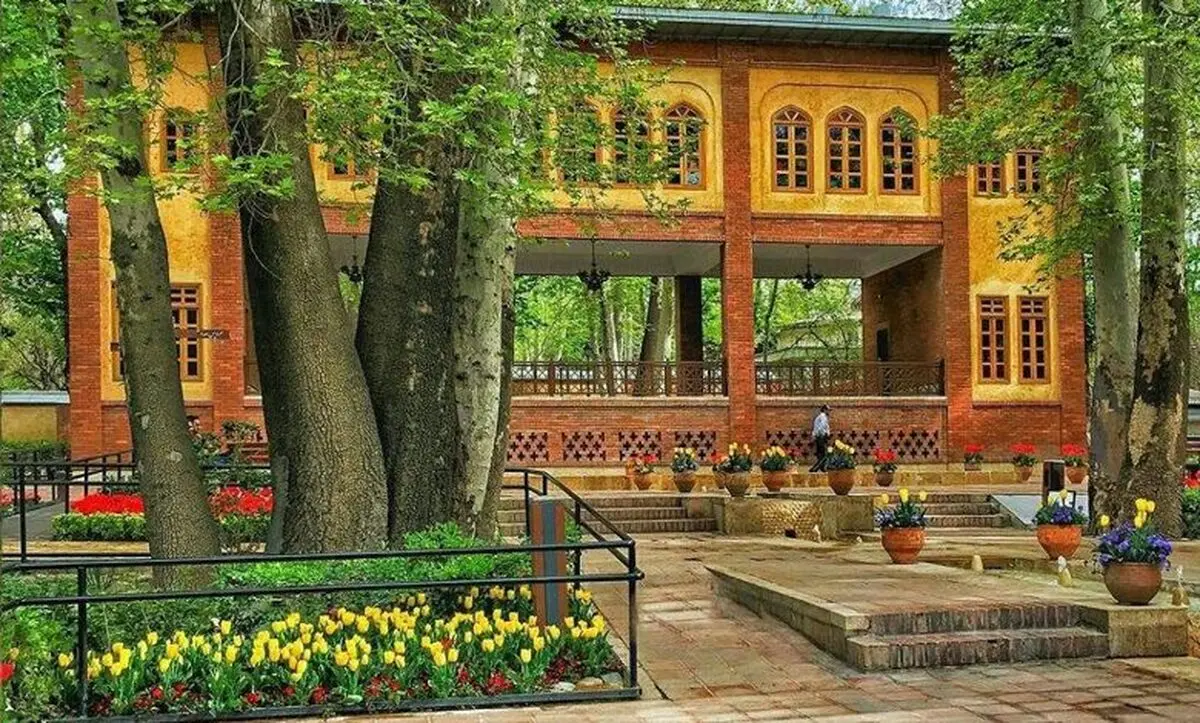 باغ ایرانی ده ونک کجاست و جشنواره لاله‌هایش را کی ببینیم؟