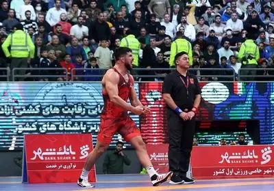 فینال لیگ کشتی آزاد: بانک شهر با غلبه بر استقلال قهرمان شد