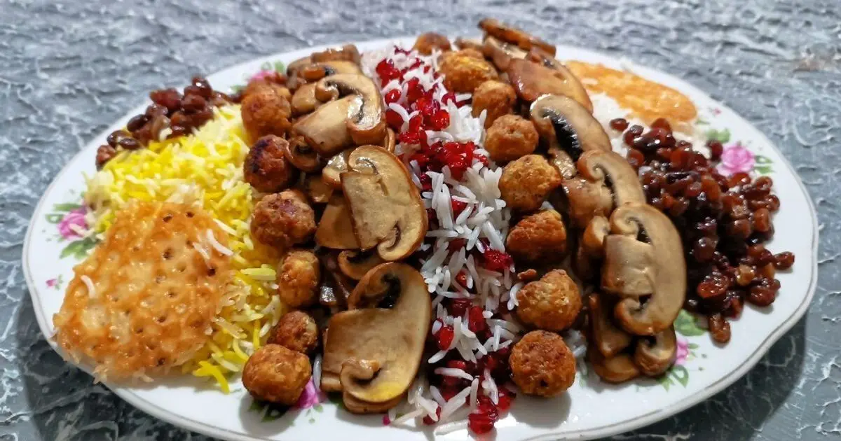 طرز تهیه قارچ‌پلو خوشمزه با نخودفرنگی