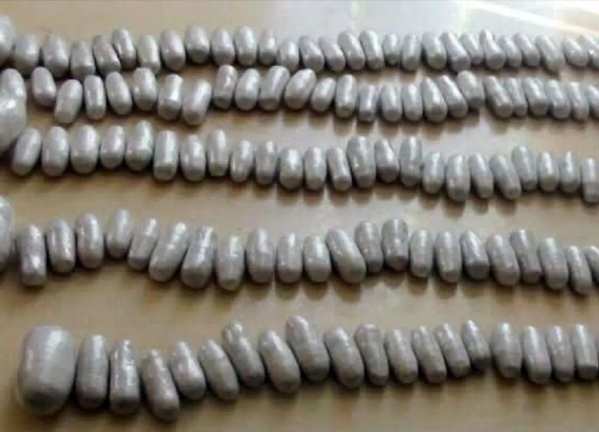 کشف ۵۵ بسته هرویین از معده یک نفر در خراسان رضوی/عکس