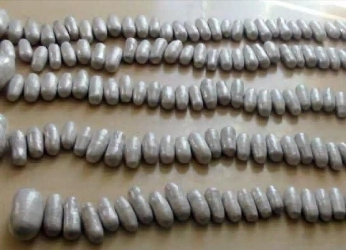 کشف ۵۵ بسته هرویین از معده یک نفر در خراسان رضوی/عکس