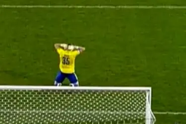 واکنش قاطع بازیکنان به مصدومیت خطرناک سنگربان