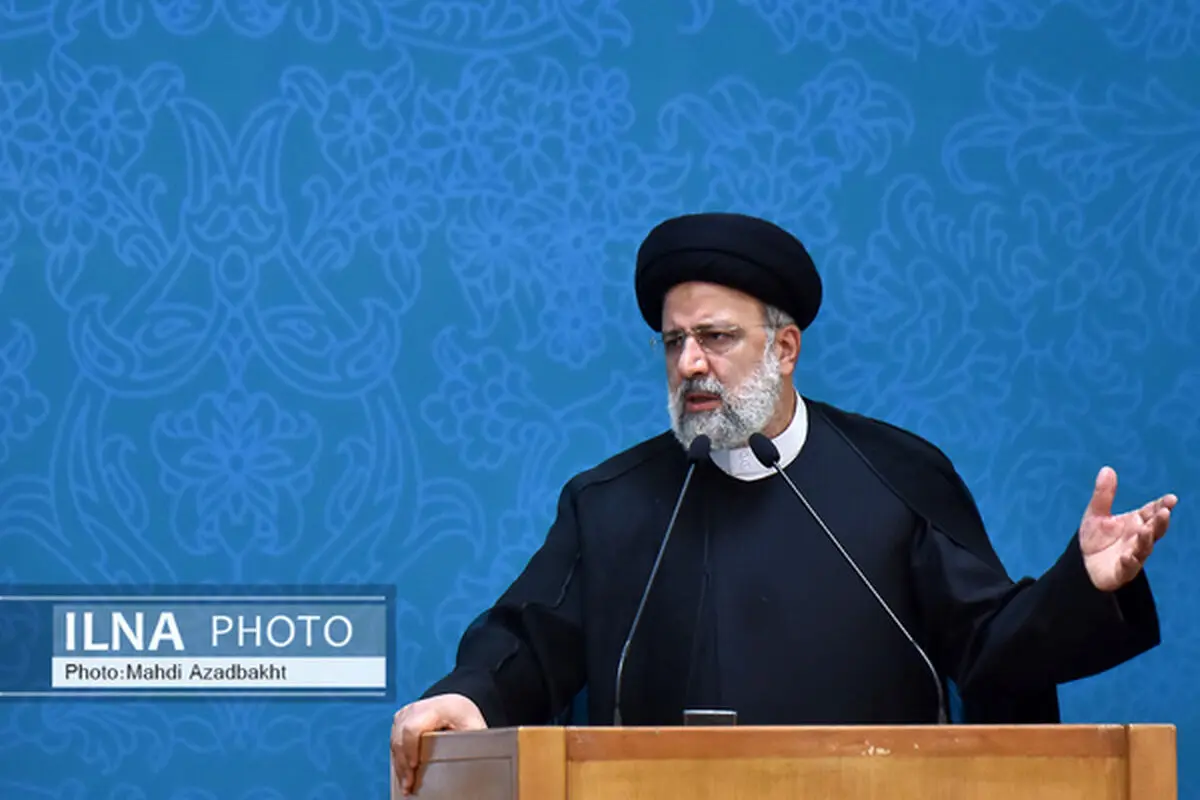 Iran Pres pays homage to late Imam Khomeini on the eve of Revolution anniv
