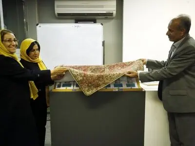 «این آینه حرف دهانش را نمی‌فهمد» در شیراز رونمایی شد