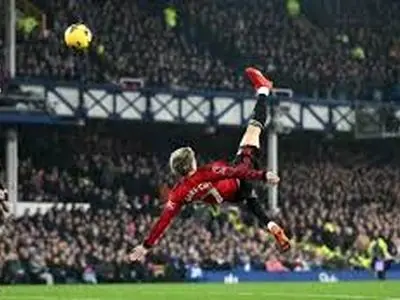 قیچی برگردان جنون‌آمیز ستاره کلمبیایی چشم‌ها را خیره کرد