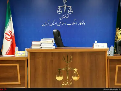 متهم: چک‌های سفید امضا را به دایره مالی باقری‌درمنی دادم/ وکیل متهم ردیف اول: جمهوری اسلامی به موکلم نیاز دارد تا چرخ کشور را به حرکت وادارد