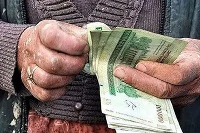 حقوق کارگران فقط ۱۰ روز  کفاف می&zwnj;دهد/ لزوم بررسی &laquo;ترمیم مزد&raquo; در جلسه امروز شورای عالی کار