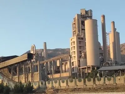 برق صنعت سیمان نصف شد / ۸ ماه از سال را بحران انرژی داریم