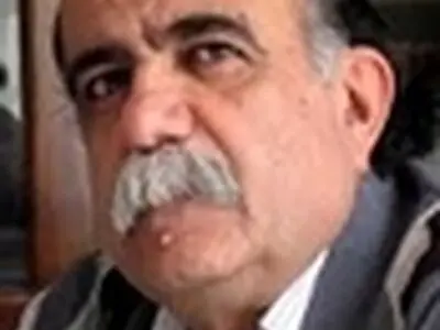 میان زبان کُردی و فارسی هیچ تضادی وجود ندارد