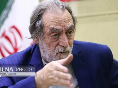 کشمکش سال‌های نخست انقلاب، باعث شد نگاه کلان به فعالیت فرهنگی و هنری گم شود/ مشروح نشست رهبری با تئاتری‌ها به‌زودی پخش می‌شود/ اجرای سند الگوی پایه اسلامی ایرانی پیشرفت پایانی بر سردرگمی‌های هنر است