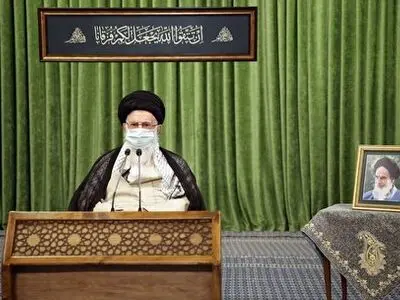 
آیة الله خامنئی: أمن البلاد رهن بجاهزیة الدفاع الجوی 