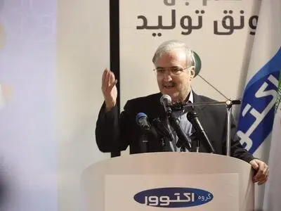 بعضی با امضاهای طلایی به تولید داخلی، آسیب می زنند/ به هشدارها توجه نشود، رانت‌بازی‌ها جمع می‌شود / مانع توسعه بخش خصوصی نشوید