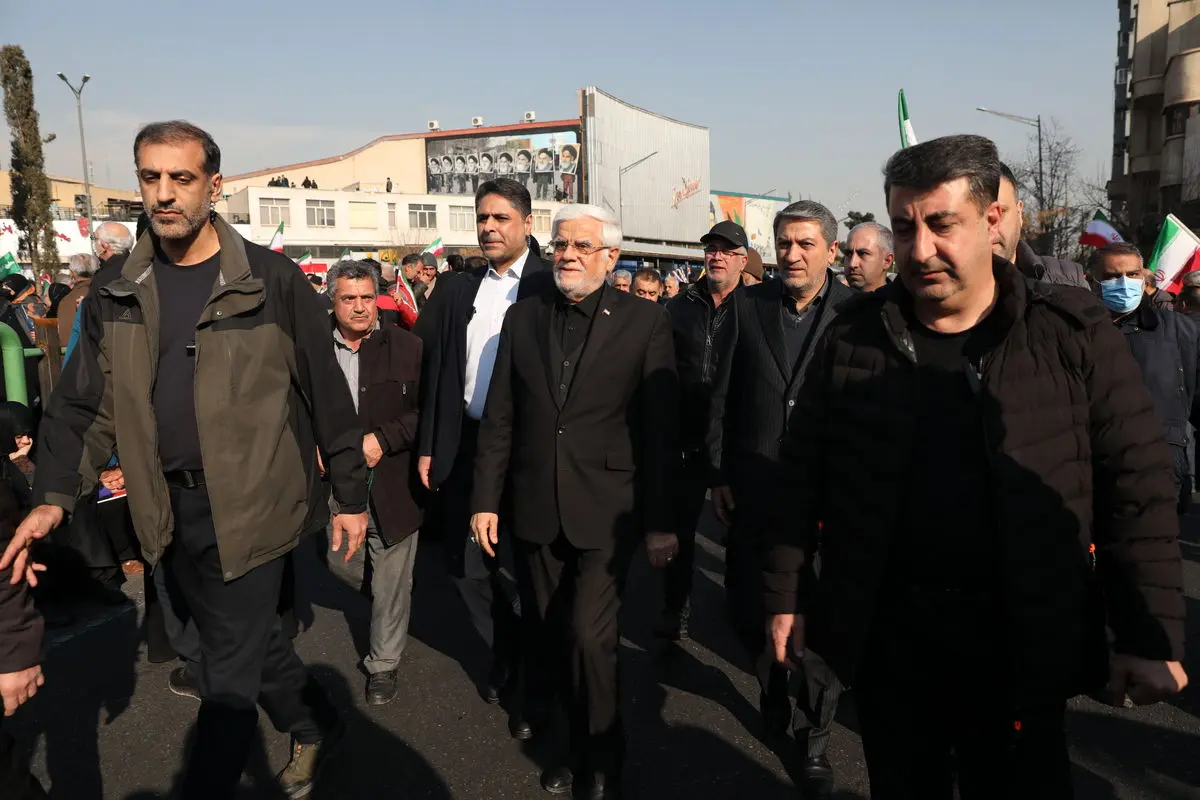 عارف: دغدغه دولت و نظام حل مشکلات مردم است