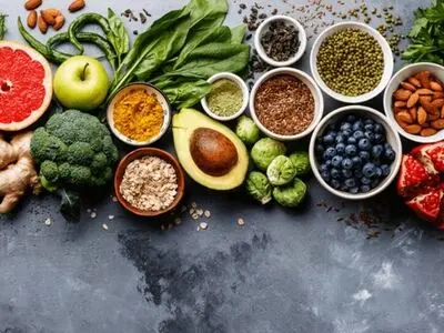 اگر تمام روز می‌نشینید، این ۸ ماده غذایی را حتما بخورید