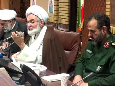 دشمن ایمان ملت ایران را نشانه گرفته است