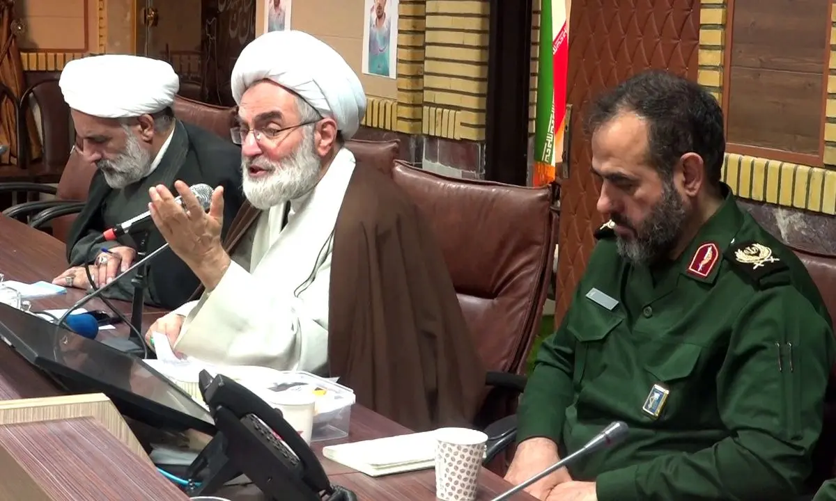 دشمن ایمان ملت ایران را نشانه گرفته است