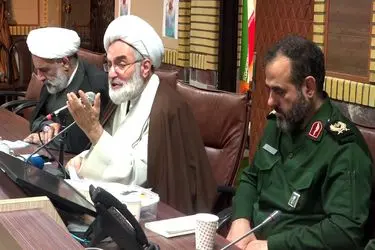 دشمن ایمان ملت ایران را نشانه گرفته است