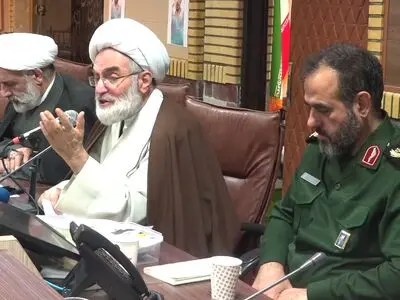 دشمن ایمان ملت ایران را نشانه گرفته است