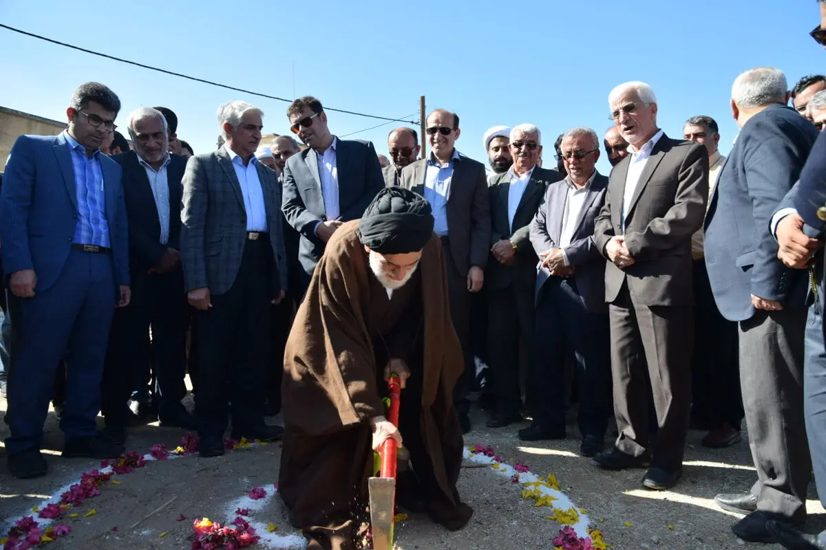 کلنگ ساخت دبیرستان خیرساز دخترانه بدیعی لامرد به زمین زده شد