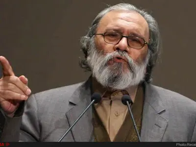 علی معلم جای خود را به معاونش داد