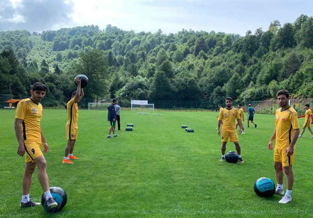 تمرین سرخپوشان در هوای آفتابی؛ هواداران خودشان را به پرسپولیس رساندند