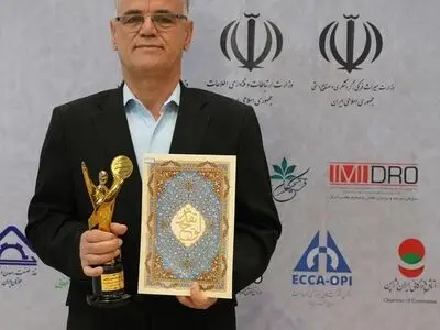 در دهمین اجلاس سراسری رضایتمندی مشتری، تندیس زرین اعتماد مشتری به بیمه دی رسید
