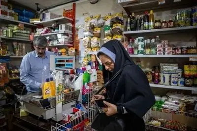فعالیت تمامی سوپرمارکت‌ها در مسیرهای تشییع رهبر/ فعالیت برخی‌ها ۲۴ ساعته شد