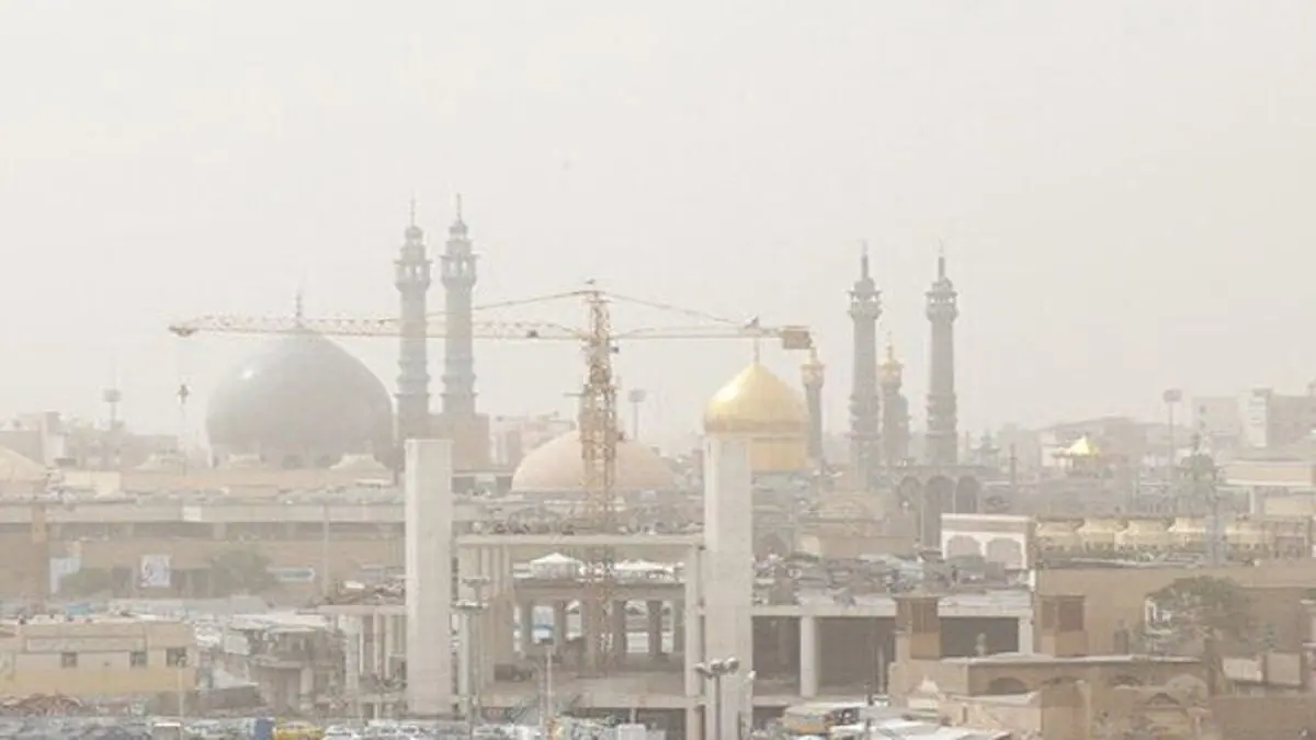 10 آذر ماه آسمان قم صاف تا قسمتی ابری و غبارآلود است / انباشت آلاینده‌های جوی در مراکز صنعتی و پرجمعیت