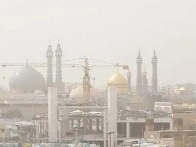 10 آذر ماه آسمان قم صاف تا قسمتی ابری و غبارآلود است / انباشت آلاینده‌های جوی در مراکز صنعتی و پرجمعیت