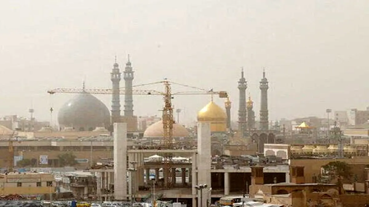 10 آذر ماه آسمان قم صاف تا قسمتی ابری و غبارآلود است / انباشت آلاینده‌های جوی در مراکز صنعتی و پرجمعیت